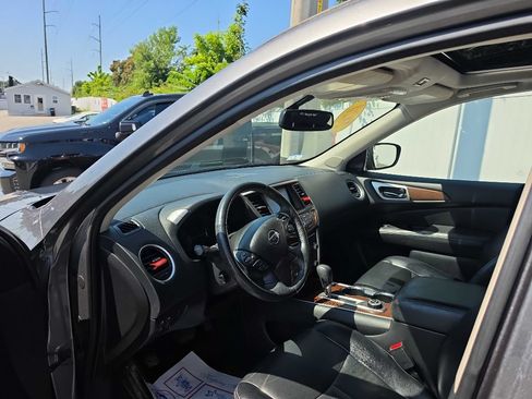 Used 2020 Nissan Pathfinder Platinum AWD/4WD image 12