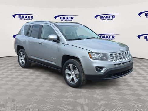 Used 2017 Jeep Compass High Altitude AWD/4WD image 3