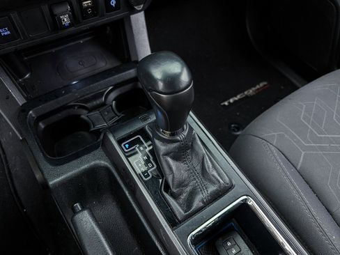 Used 2019 Toyota Tacoma TRD Off-Road image 19