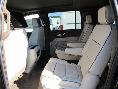New 2026 GMC Yukon XL Denali w/ Denali Reserve Package image 32