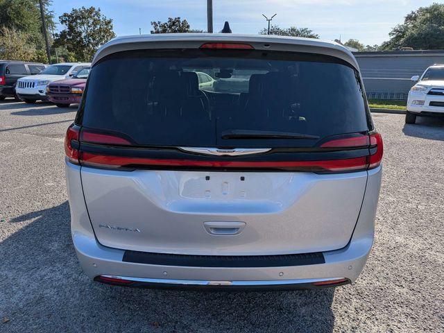Used 2023 Chrysler Pacifica Touring-L FWD image 5