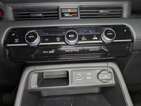 Certified 2025 Honda Pilot Touring image 34