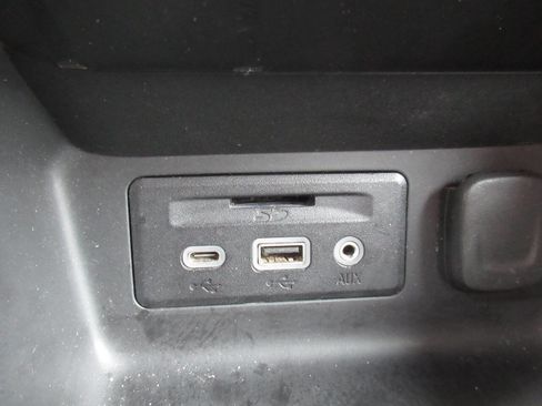 Used 2023 GMC Terrain AT4 image 32