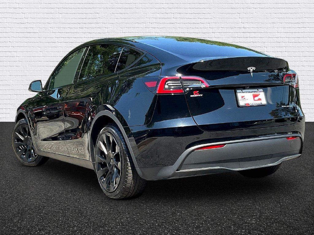 Used 2024 Tesla Model Y Long Range AWD/4WD image 4