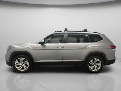 Used 2022 Volkswagen Atlas SE image 2