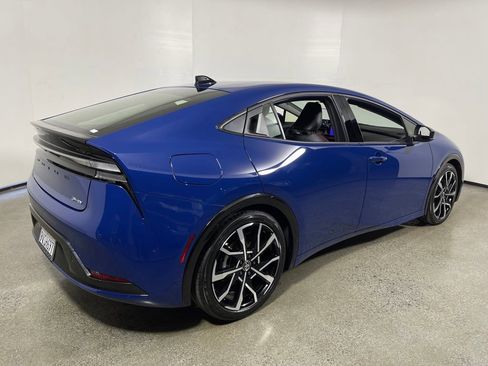 Used 2026 Toyota Prius Plug-In Hybrid image 3