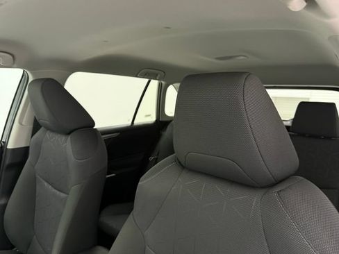 Used 2025 Toyota RAV4 XLE AWD/4WD image 25