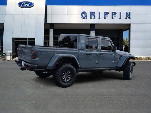 Used 2025 Jeep Gladiator Rubicon w/ Convenience Group AWD/4WD image 4