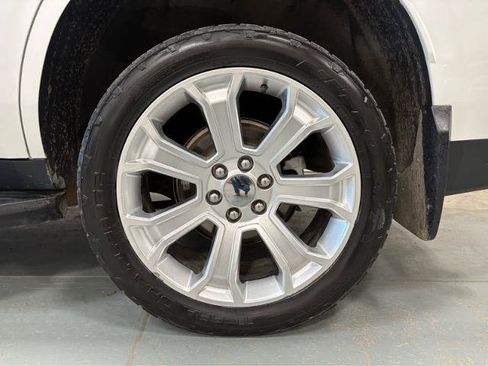 Used 2021 Chevrolet Tahoe Premier w/ Premium Package AWD/4WD image 10