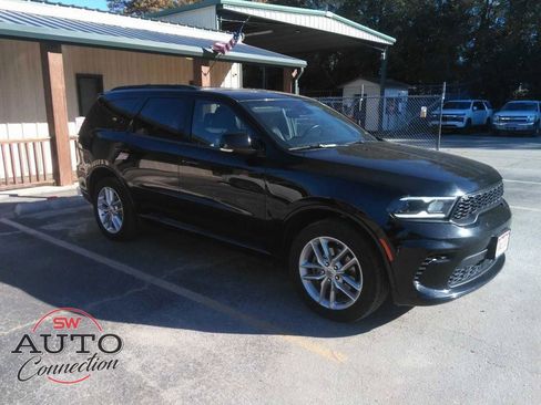 Used 2024 Dodge Durango GT image 2