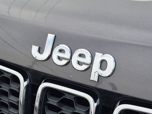 Used 2018 Jeep Grand Cherokee Limited w/ Trailer Tow Group IV AWD/4WD image 30