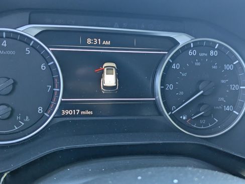 Used 2022 Nissan Pathfinder S image 9