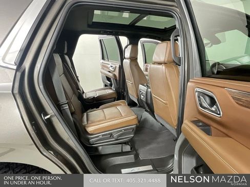 Used 2021 Chevrolet Tahoe High Country w/ Premium Package AWD/4WD image 16