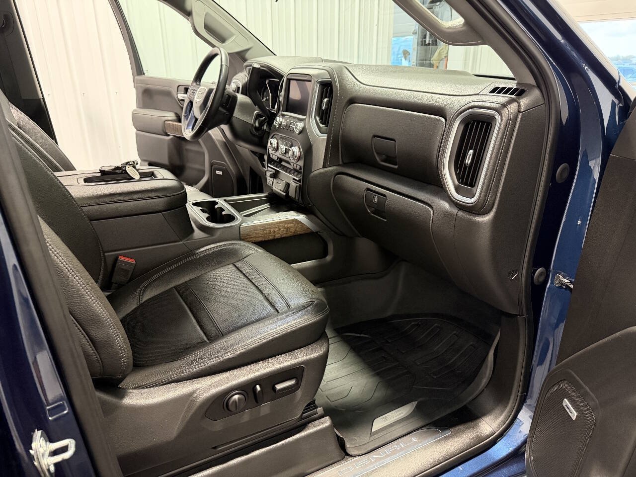 Used 2020 GMC Sierra 1500 Denali w/ Denali Ultimate Package AWD/4WD image 25
