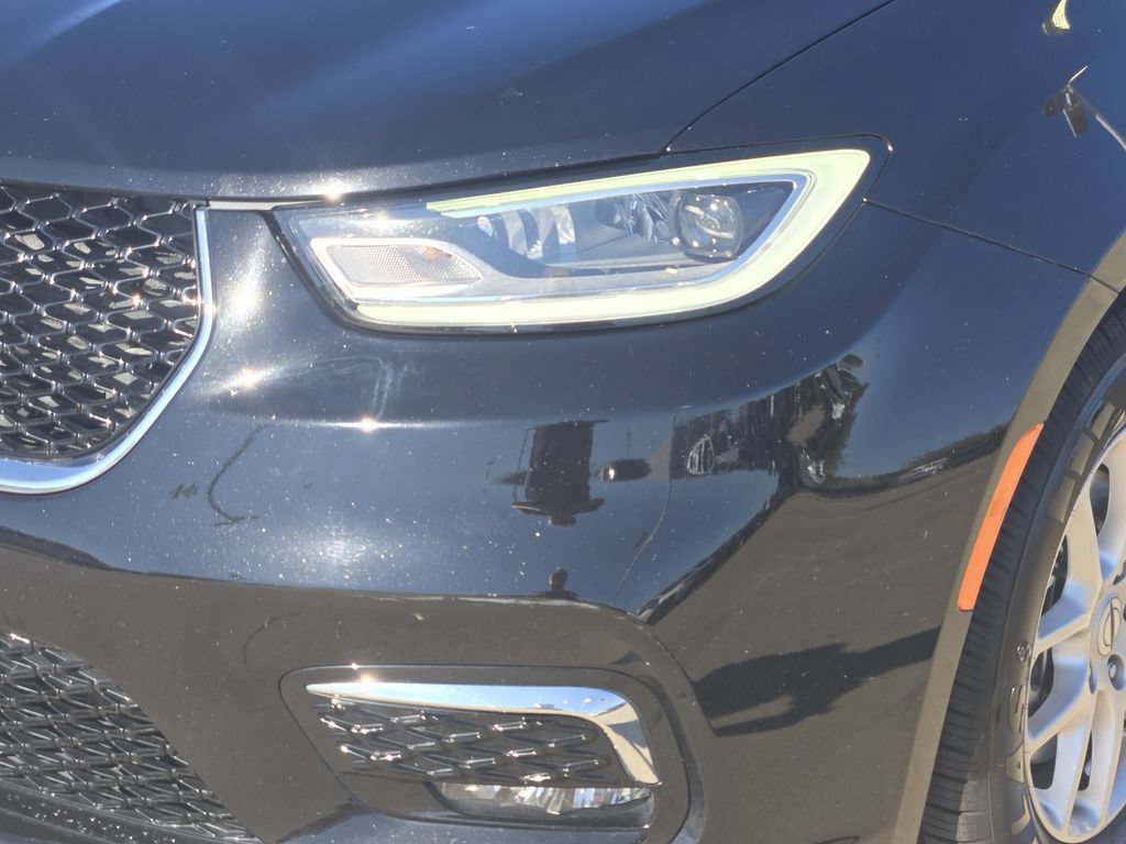 Used 2024 Chrysler Pacifica Touring-L FWD image 10