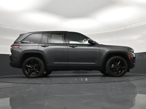 Used 2023 Jeep Grand Cherokee Altitude AWD/4WD image 20