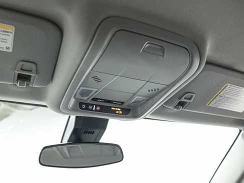 Used 2023 Chevrolet Equinox LT image 23