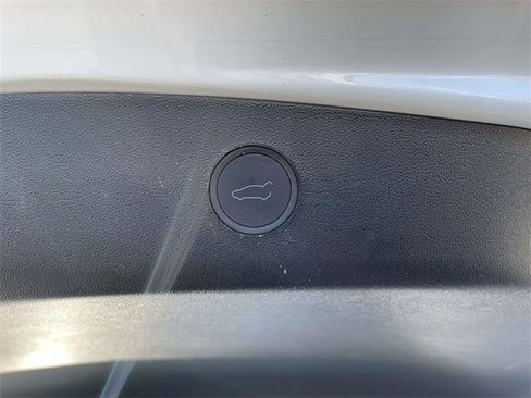 Used 2023 Tesla Model 3 Standard Range image 13