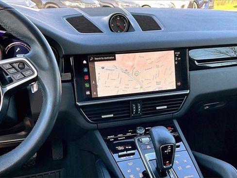 Used 2022 Porsche Cayenne image 9