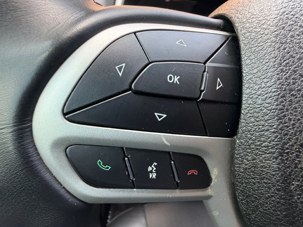 Used 2018 Jeep Cherokee Latitude Plus FWD image 22