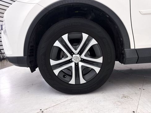 Used 2018 Toyota RAV4 LE w/ Carpet Mat Package FWD image 11