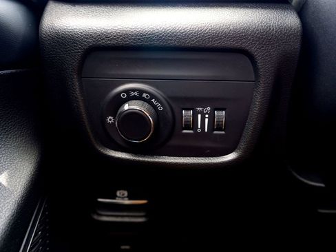 Used 2023 Jeep Grand Cherokee Altitude AWD/4WD image 21