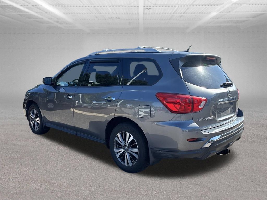 Used 2017 Nissan Pathfinder SV AWD/4WD image 4