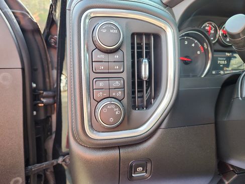 Used 2021 Chevrolet Silverado 2500 LT w/ Convenience Package image 14