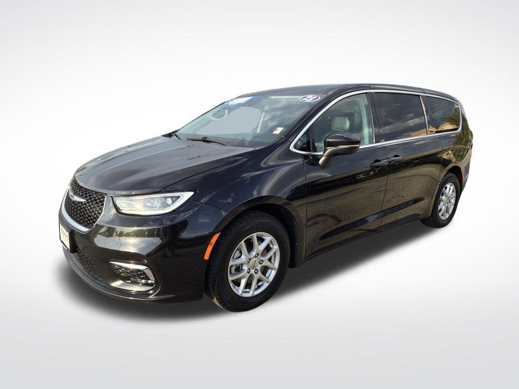 Used 2023 Chrysler Pacifica Touring-L FWD image 7