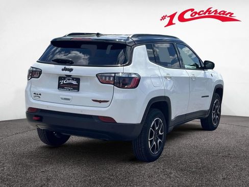 Used 2024 Jeep Compass Trailhawk AWD/4WD image 7