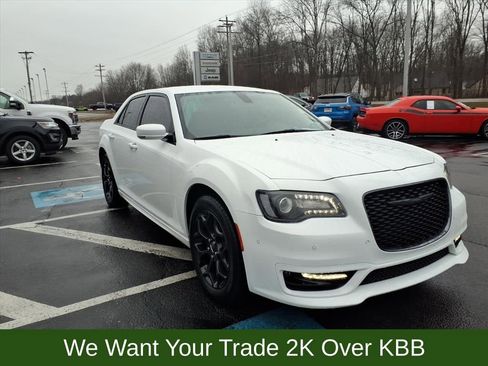 Used 2023 Chrysler 300 Touring L image 4