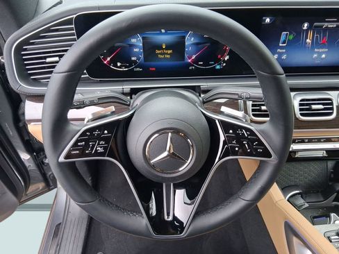 Used 2025 Mercedes-Benz GLS 450 4MATIC image 13
