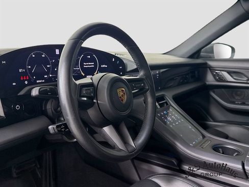 Used 2021 Porsche Taycan image 9