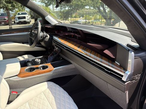 Used 2025 Cadillac Escalade Sport Platinum AWD/4WD image 43
