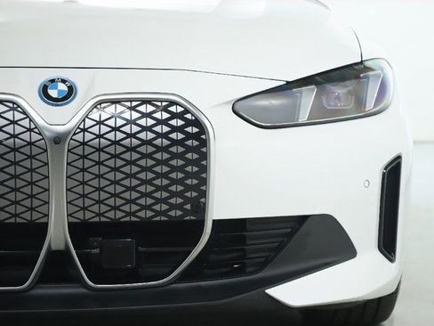 Used 2025 BMW i4 xDrive40i w/ Parking Assistance Package image 7