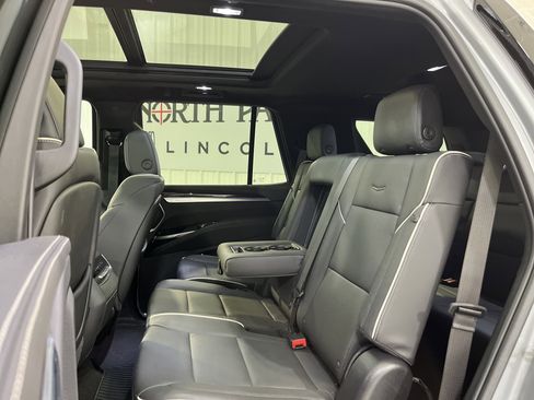 Used 2025 Cadillac Escalade Premium Luxury image 13