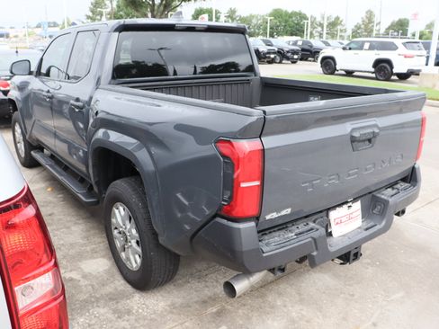 Used 2025 Toyota Tacoma SR AWD/4WD image 5