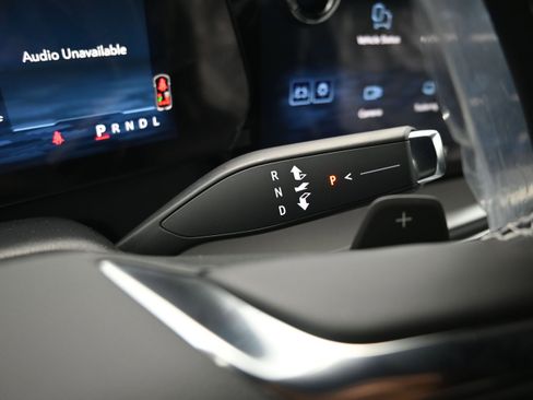 New 2026 Chevrolet Traverse LT w/ Sun and Wheel Package FWD image 19