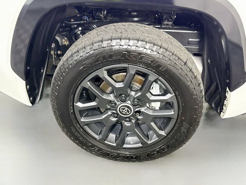 Used 2024 Toyota Tundra Platinum AWD/4WD image 35