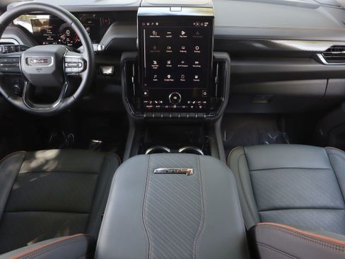 Used 2026 GMC Yukon AT4 AWD/4WD image 7