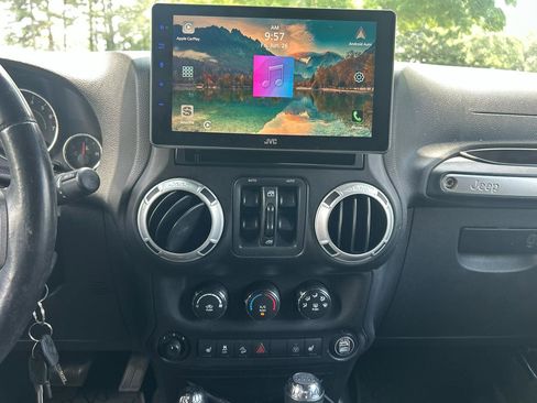 Used 2014 Jeep Wrangler Unlimited Rubicon AWD/4WD image 35