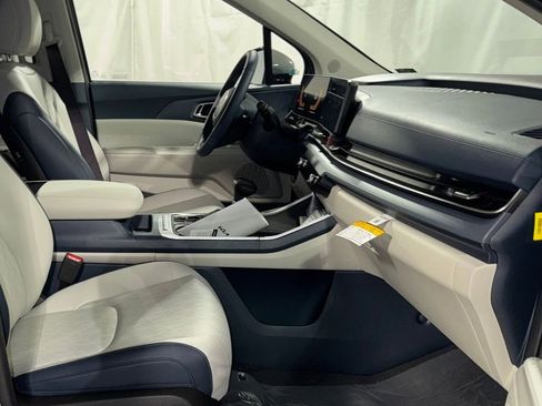 New 2026 Kia Carnival EX FWD image 31
