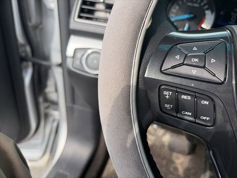 Used 2016 Ford Explorer XLT image 18