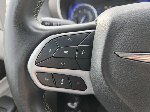 Used 2022 Chrysler Voyager LX FWD image 32