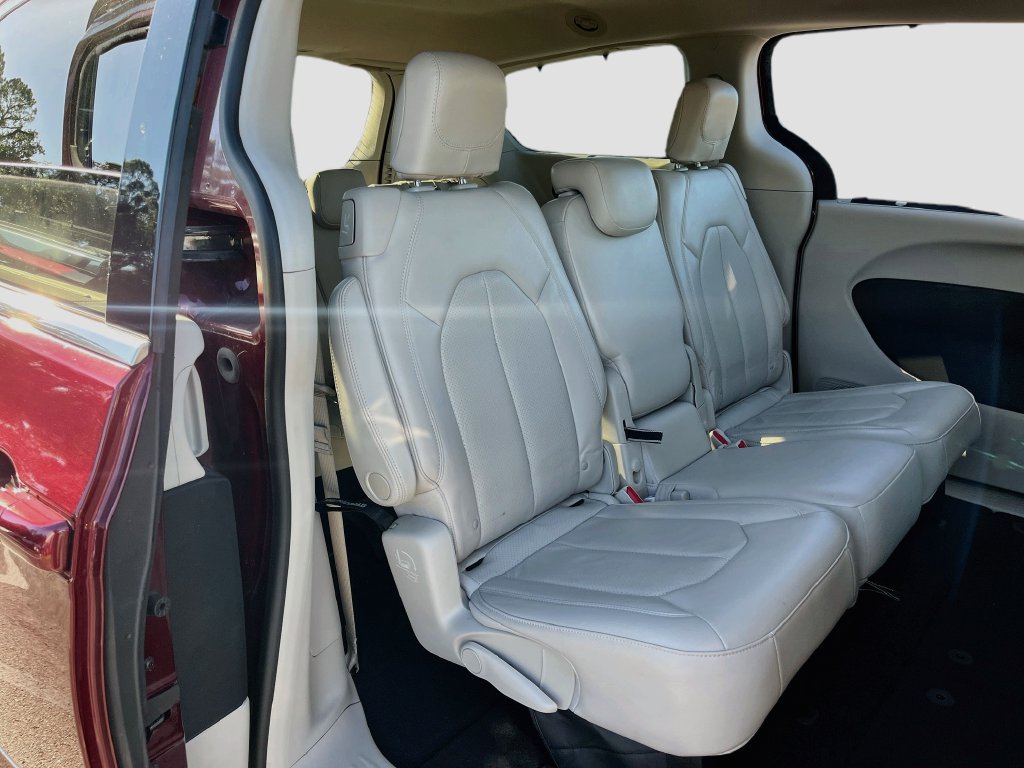 Used 2018 Chrysler Pacifica Touring-L w/ Advanced Safetytec Group FWD image 27