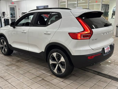 Used 2026 Volvo XC40 B4 Plus w/ Climate Package image 7