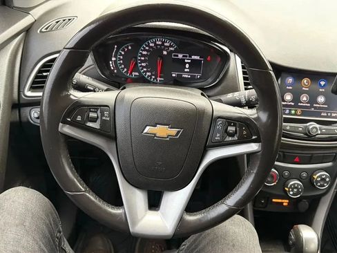 Used 2020 Chevrolet Trax LT w/ Sun & Sound Package FWD image 10