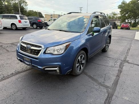Used 2017 Subaru Forester 2.5i Limited AWD/4WD image 3