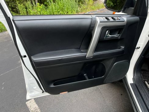 Used 2019 Toyota 4Runner SR5 Premium AWD/4WD image 11