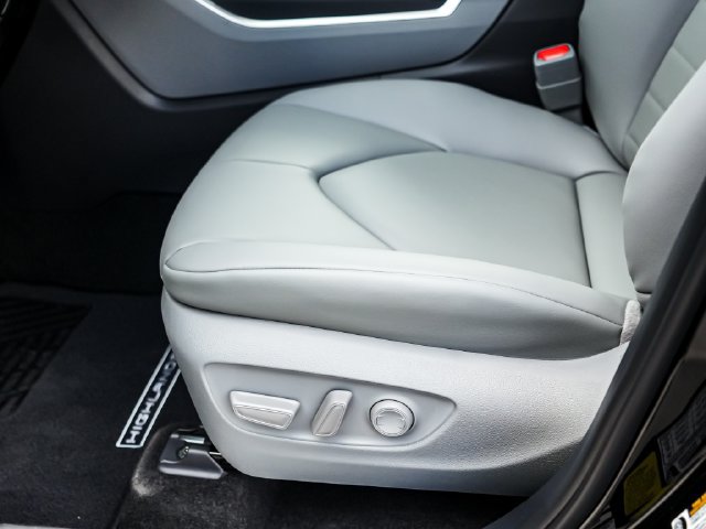 New 2026 Toyota Highlander XLE AWD/4WD image 24